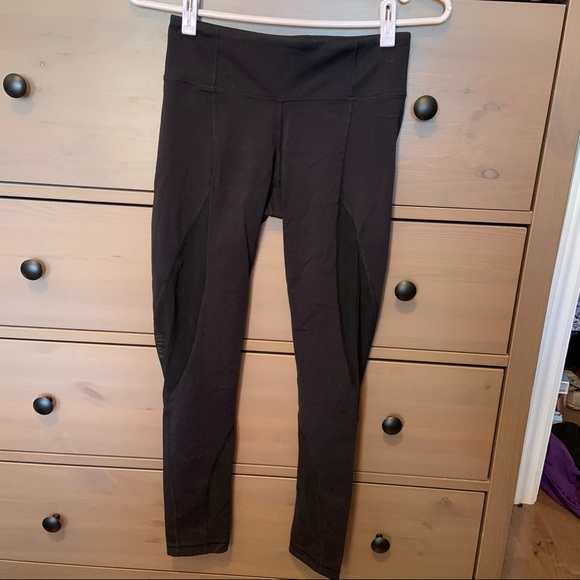 TNA Aritzia Leggings with mesh details - Picture 1 of 3
